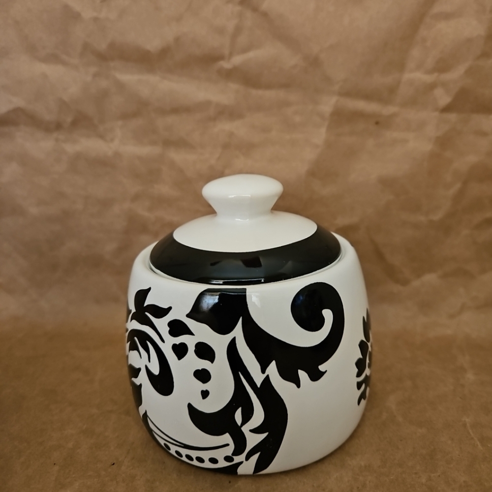 Set 222 Fifth Black & White DAMASK Black ART DECO Stoneware Cream And Sugar - Picture 3 of 7